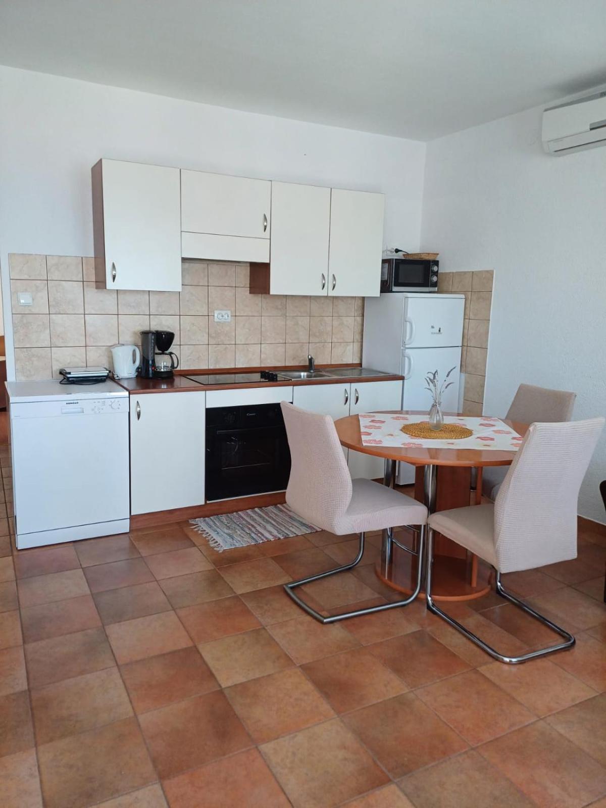 Apartmani Afrodita Цриквеница Экстерьер фото